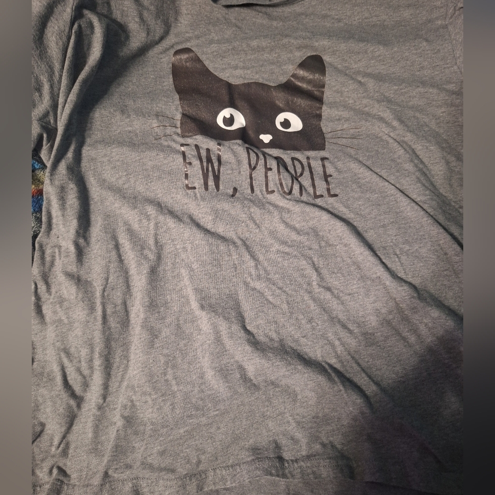 Gray Cat Graphic T-Shirt